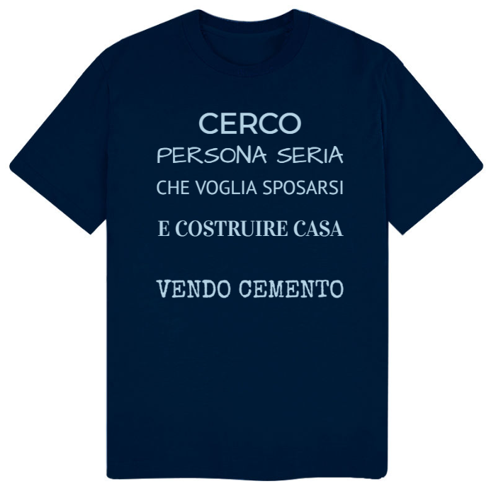 T-Shirt SARCASTICO Uomo Cotone Organico Inspire "CERCO PERSONA SERIA CHE VOGLIA SPOSARSI E COSTRUIRE CASA...VENDO CEMENTO"