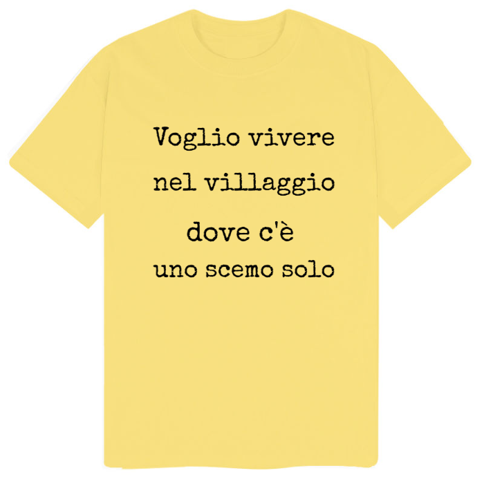 T-Shirt SARCASTICO Uomo Cotone Organico Inspire "VOGLIO VIVERE NEL VILLAGGIO DOVE C'È UNO SCEMO SOLO"