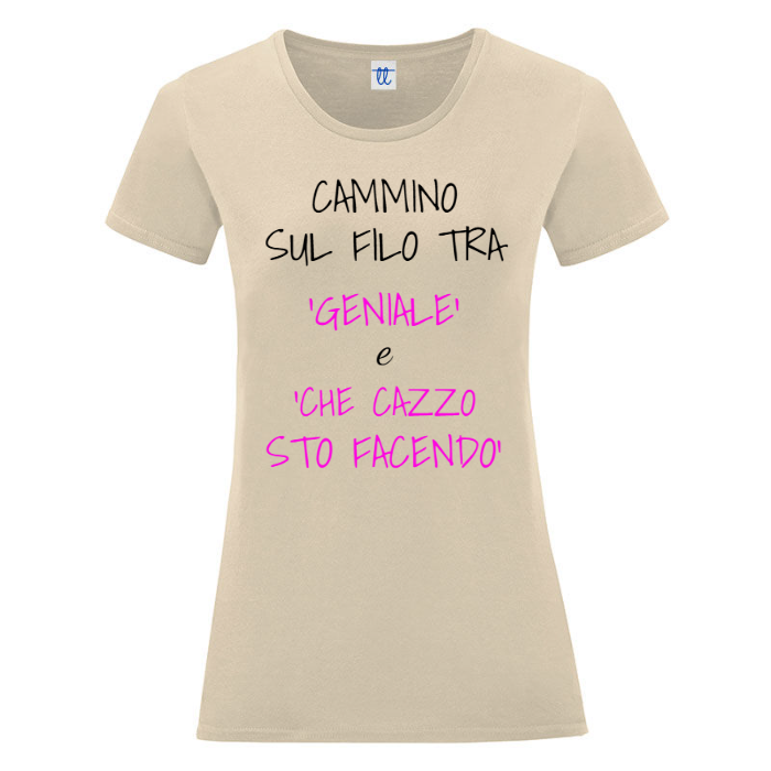 T-Shirt SARCASTICO Donna Cotone Organico Inspire "CAMMINO SUL FILO TRA 'GENIALE' E 'CHE CAZZO STO FACENDO'"