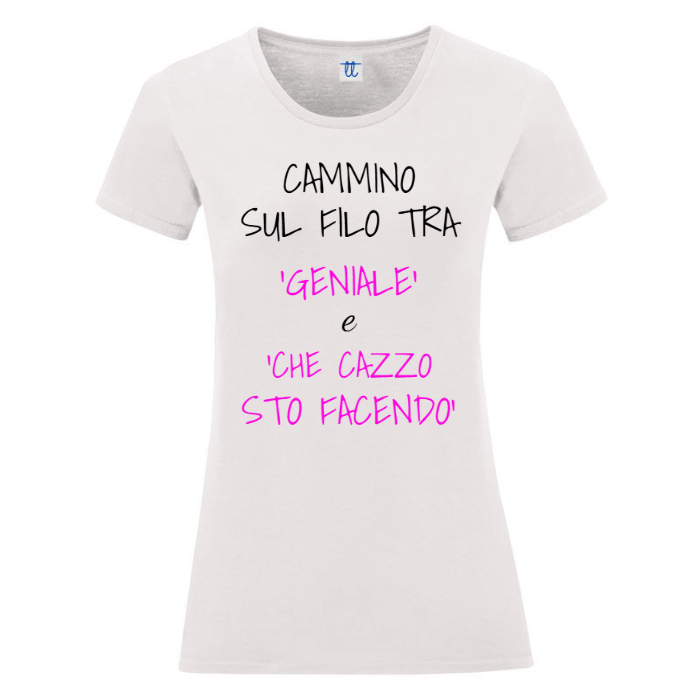 T-Shirt SARCASTICO Donna Cotone Organico Inspire "CAMMINO SUL FILO TRA 'GENIALE' E 'CHE CAZZO STO FACENDO'"