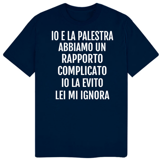 T-Shirt SARCASTICO Uomo Cotone Organico Inspire "IO E LA PALESTRA ABBIAMO UN RAPPORTO COMPLICATO IO LA EVITO LEI MI IGNORA"