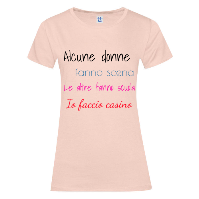 T-Shirt SARCASTICO Donna Cotone Organico Inspire "ALCUNE DONNE FANNO SCENA. LE ALTRE FANNO SCUOLA. IO FACCIO CASINO"