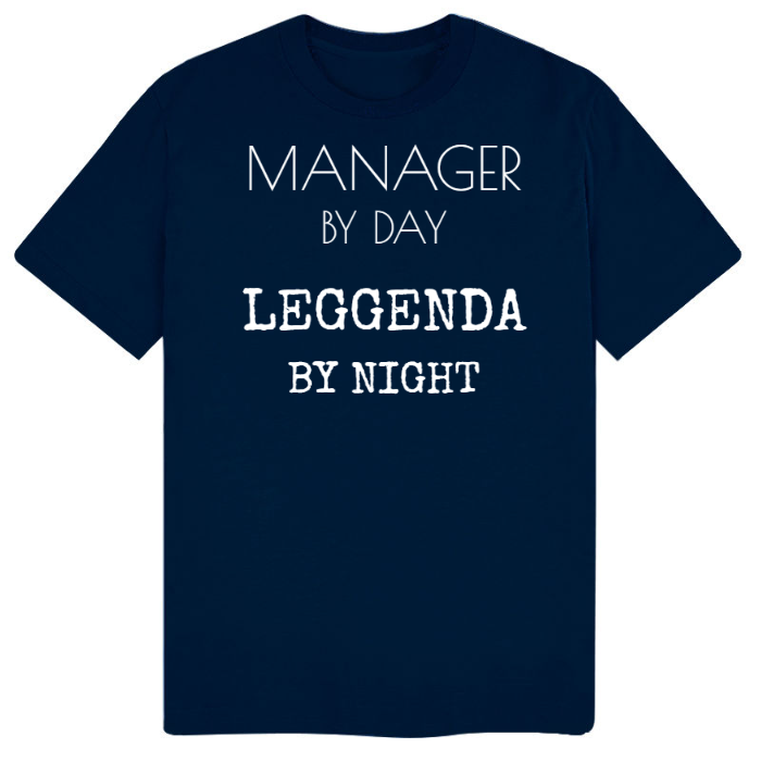 T-Shirt SARCASTICO Uomo Cotone Organico Inspire "MANAGER BY DAY LEGGENDA BY NIGHT"