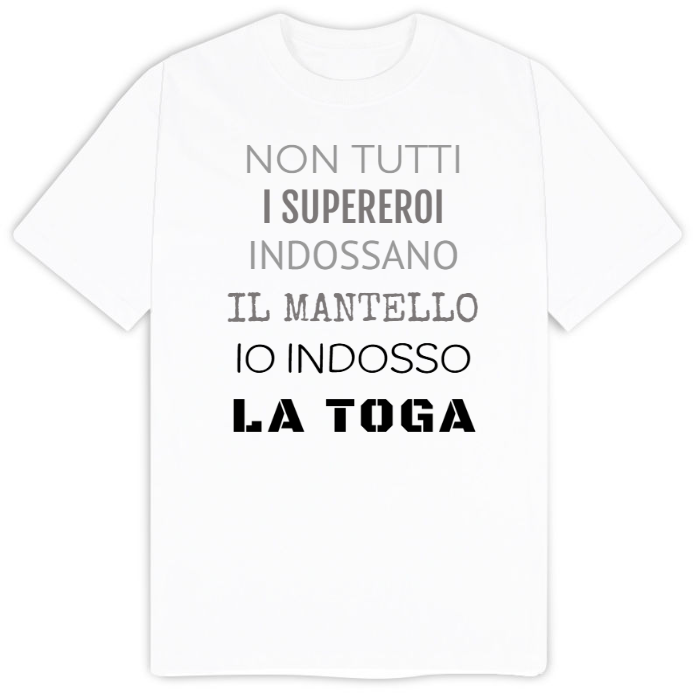 T-Shirt SARCASTICO Uomo Cotone Organico Inspire "NON TUTTI I SUPEREROI INDOSSANO IL MANTELLO IO INDOSSO LA TOGA"