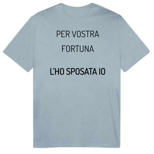 T-Shirt SARCASTICO Uomo Cotone Organico Inspire "PER VOSTRA FORTUNA L'HO SPOSATA IO"