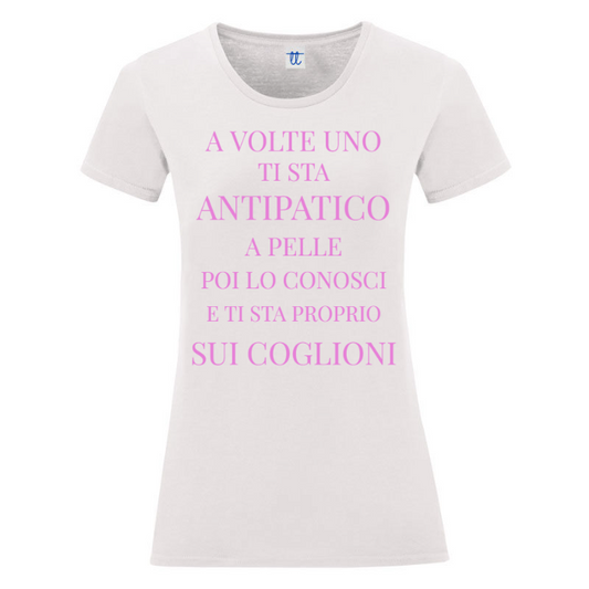 T-Shirt SARCASTICO Donna Cotone Organico Inspire "A VOLTE UNO TI STA ANTIPATICO A PELLE POI LO CONOSCI E TI STA PROPRIO SUI COGLIONI"